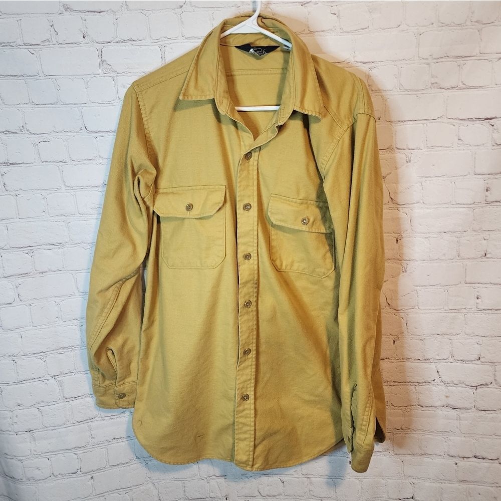 Men's Vintage Woolrich button-up longsleeve shirt, size Large